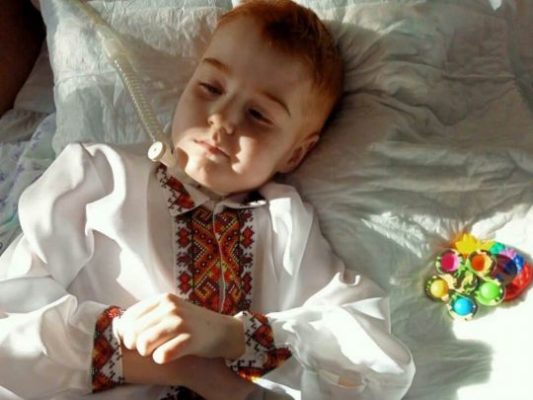 «Всіх люблю»: 11-річний хлопчик, якому в лютому лікарі дали лише 10 днів життя, записав зворушливе відео