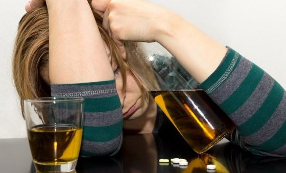 До 5 уроку ледь ворочала язиком: вчителька молодших класів пиячила на уроках