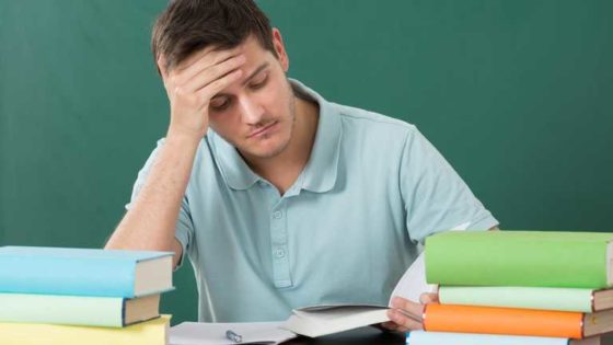 Коли невакцинованих вчителів та чиновників відсторонять від роботи: уряд визначив дату