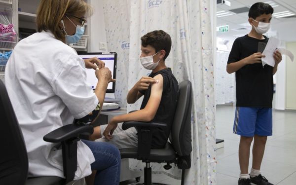 МОЗ дозволив вакцинувати проти COVID-19 дітей віком 12-17 років: є важлива умова