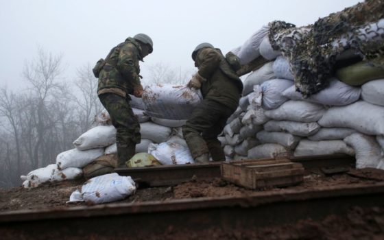 На Донбасі від куль окупантів загинув український військовий, ще одного поранено