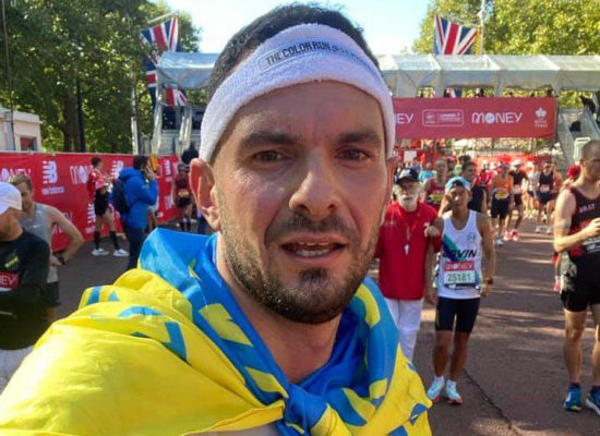Спортсмен з Івано-Франківська подолав 40 кілометрів за три години в одному з найпрестижніших світових марафонів (ВІДЕО)
