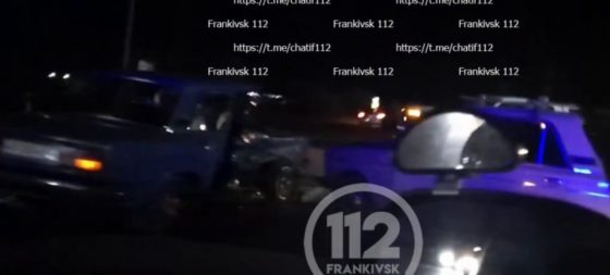 Травматична ДТП неподалік Франківська: на місці поліція та швидка (ВІДЕО)