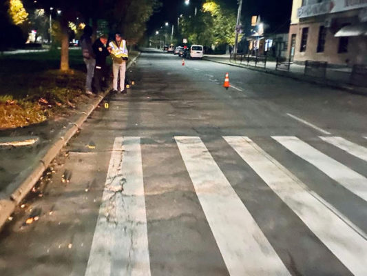 У Калуші мотоцикліст збив шестирічну дівчинку і втік з місця події. Дівчинка загинула внаслідок дорожньо-транспортної пригоди