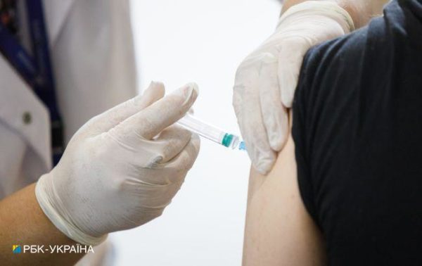 В Україні будуть випробовувати дві нові COVID-вакцини: що відомо