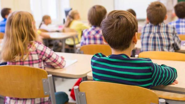 За порушення дисципліни – на облік поліції: на Прикарпатті батьки обурені вихованням у школі