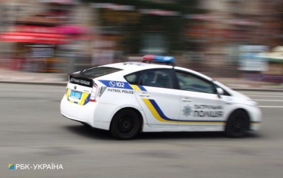 Жінка викликала поліцію, бо сусід видалив її із чату у соцмережі