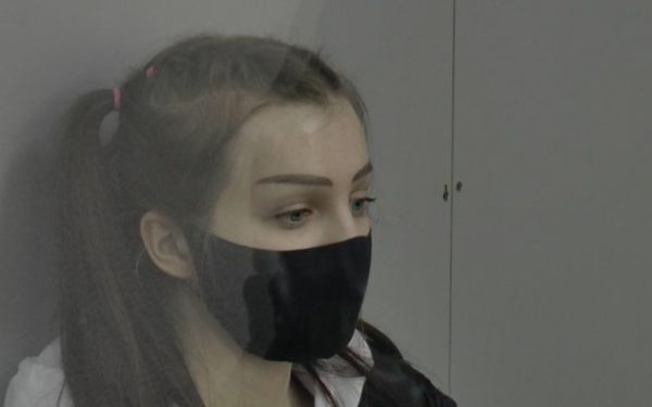 20-річна дівчина, яка вбила інструктора тиру і отримала 15 років ув’язнення, раптово померла в СІЗО
