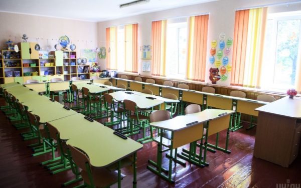 Де в Україні учнів перевели на дистанційне навчання та за яких умов школи можуть працювати у “червоній” зоні