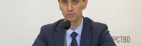 “Інфіковані переважно молоді люди”: очільник МОЗ розповів, що відомо про новий штам “Омікрон”