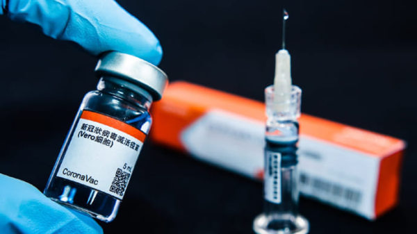 МОЗ не рекомендує змішувати CoronaVac з іншими вакцинами