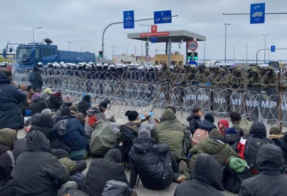 На кордоні з Польщею чути стрілянину: мігранти мають намір прориватися (фото, відео)