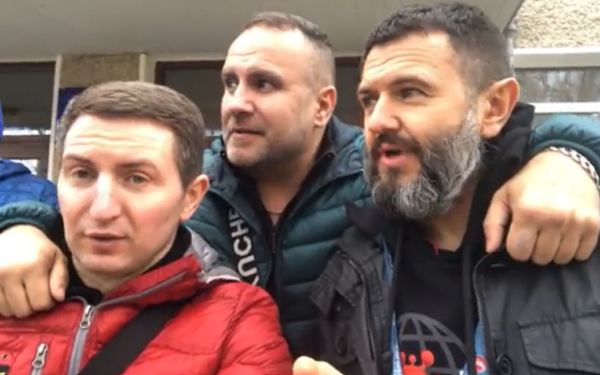 На Прикарпатті антивакцинатори увірвались до ліцею через відсторонену вчительку: госпіталізували директора закладу