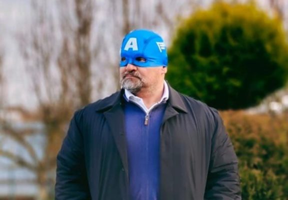 Нардеп Василь Вірастюк здивував українців, опублікувавши фото у масці Капітана Америки
