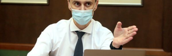 “Ні зарплати, ні лікарняних, ні стажу”: з 8 листопада частину невакцинованих українців відсторонять від роботи