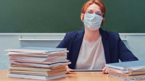 У МОН розповіли, скільки вчителів досі відсторонені через відмову вакцинуватися
