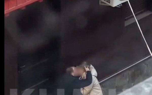 У центрі Хмельницького пара зайнялась оральним сексом: їх зняли на відео