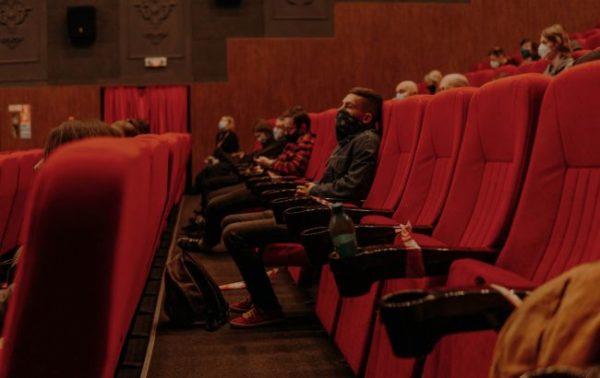 В Івано-Франківську школяр застряг в кріслі кінотеатру: його вирізали рятувальники (фото)