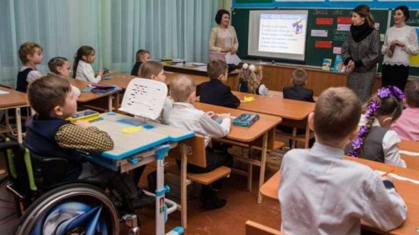 Як нараховують доплати вчителям за роботу в інклюзивних класах: пояснення МОН