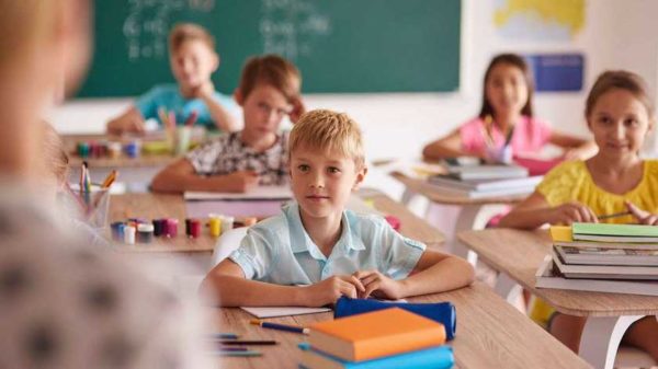 Якщо у школі вакциновано 100% працівників, дітей треба повертати за парти, – Шкарлет