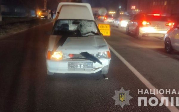 Загинули 35-річна мати та її 3-річний син: у Дніпропетровській області автомобіль влетів у пішоходів (фото)
