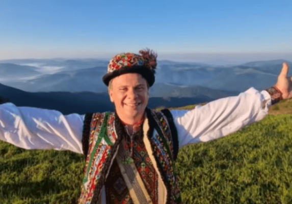 Дмитро Комаров розповів, як виглядатиме його будинок у Верховині