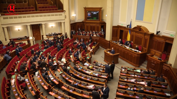 Можна прогодувати 50 людей: помічникам нардепів знову підняли зарплати