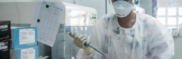 “Нищить органи, цілячи у потаємну точку, штам “Омікрон” суне з таємними симптомами”: лікарка про небезпеку вірусу