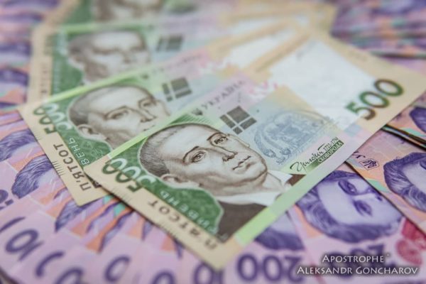 Скільки людей отримує 500 доларів? Гройсман різко відповів на спіч Зеленського щодо зарплат українців