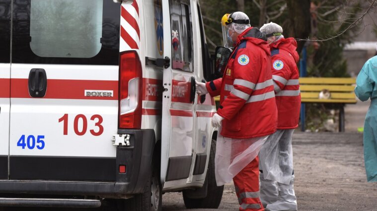 У МОЗ назвали симптоми COVID-19, при яких потрібно викликати “швидку”