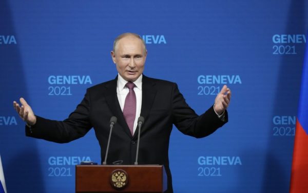“Він же Путін, хто його заразить”: Пєсков не вірить, що очільник Кремля може підчепити COVID-19