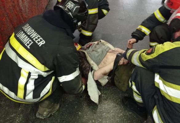 З’явилося відео, як у київському метро дівчина стрибнула під потяг