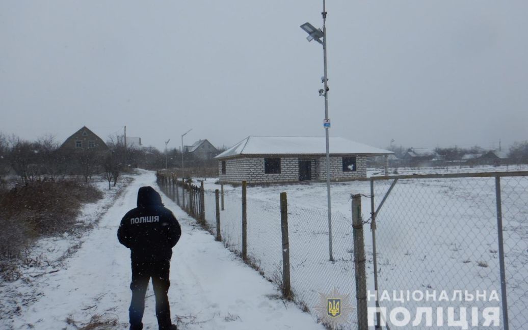 В Одеській області чоловік повісив гранати на електроопори: місцеві налякані (фото)