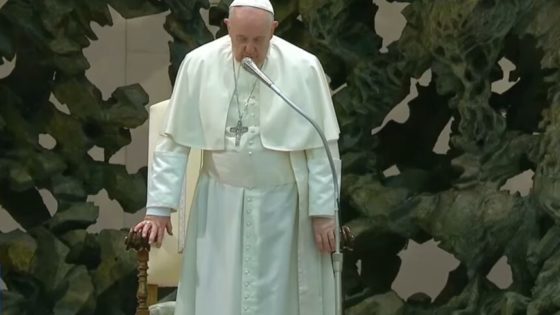 “Прошу вас, нехай ніколи не буде війни!”, – Папа Франциск разом з паломниками помолився за мир в Україні