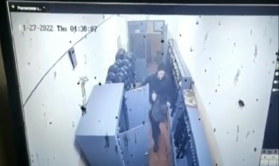 У мережі з’явилось відео з камер спостереження, де нацгвардієць розстріляв товаришів по службі (ВІДЕО 18+)