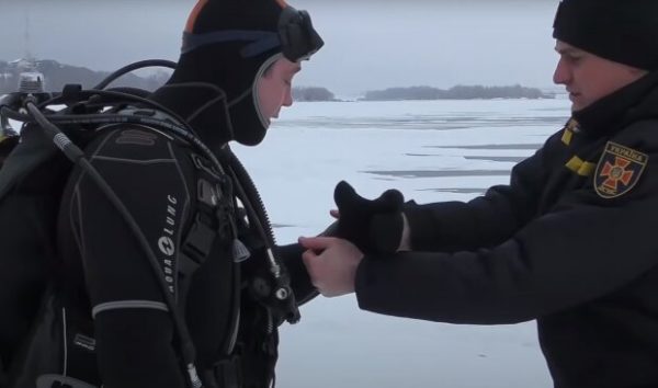 Українці пішли під лід в машині просто перед Новим Роком: зимова риболовля перетворилася на справжнісіньке пекло