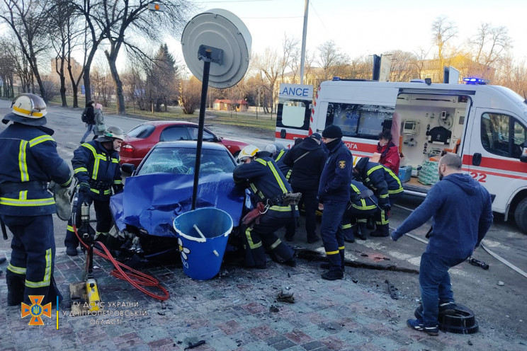 У місті на Дніпропетровщині у ДТП постраждали двоє дорослих та дитина