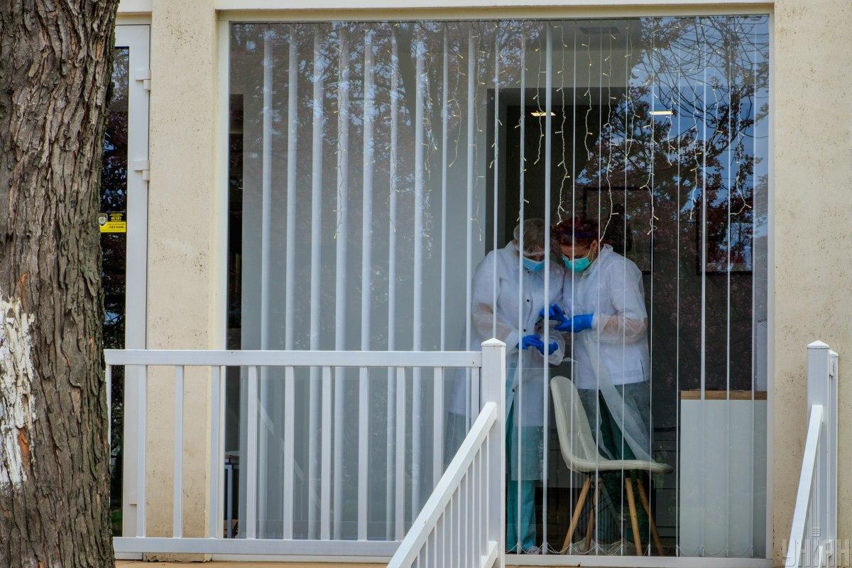 Дадуть квартиру і гроші: в Україні шукають лікаря, який би погодився працювати у містечку