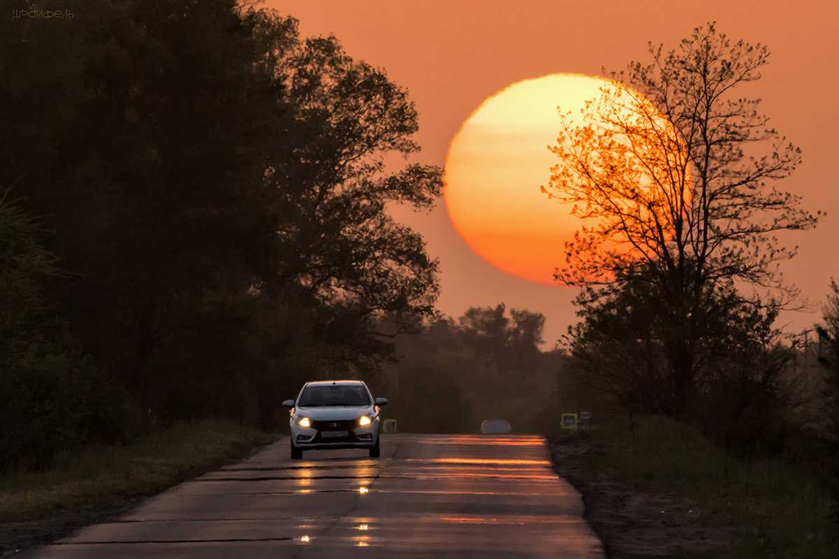 Що означає потрійний світловий сигнал від зустрічних авто