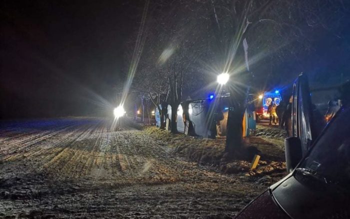 У Польщі перекинувся автобус з українцями: люди вилазили через вікна