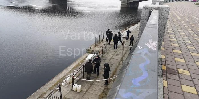 Вбивство або самогубство: у Києві знайшли оголене тіло темношкірого хлопця (фото)