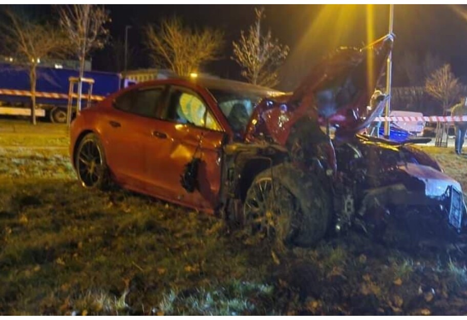УКРАЇНЦІ У ПОЛЬЩІ НА PORSCHE ВЛАШТУВАЛИ СМЕРТЕЛЬНУ ДТП ТА ВТЕКЛИ (ФОТО)