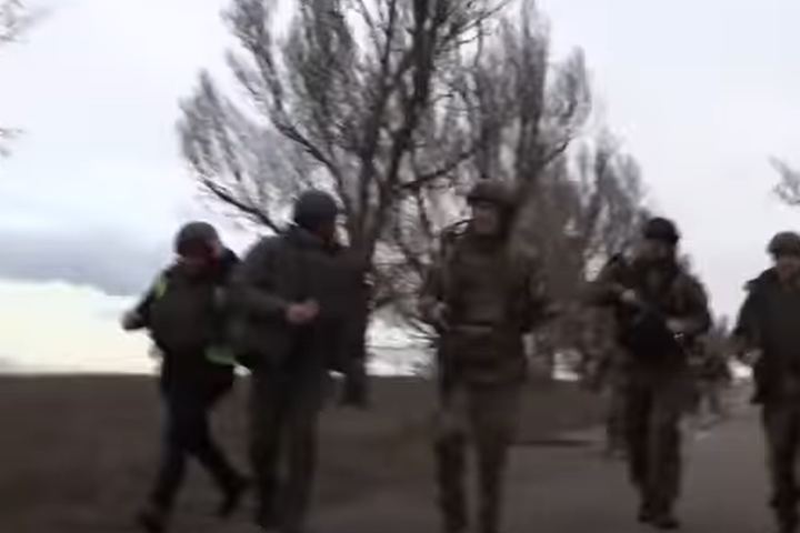 Глава МВС потрапив під обстріл бойовиків на Донбасі (відео)