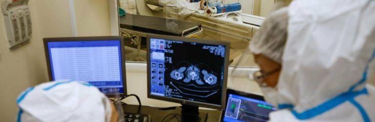 “ВИ НА 100% ЗАХВОРІЄТЕ ТАКОЖ”: ВЧЕНІ ПРО КОНТАКТ ІЗ ХВОРИМИ НА “ОМІКРОН”