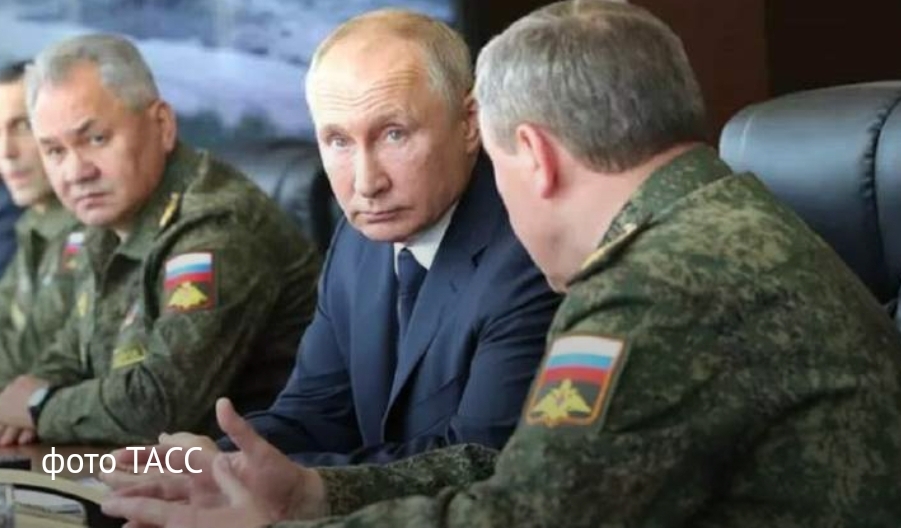 Путін доручив ввести війська на окуповану територію Донбасу