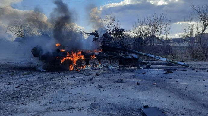 У Харкові тривають бої з російськими окупантами: ворог несе перші втрати