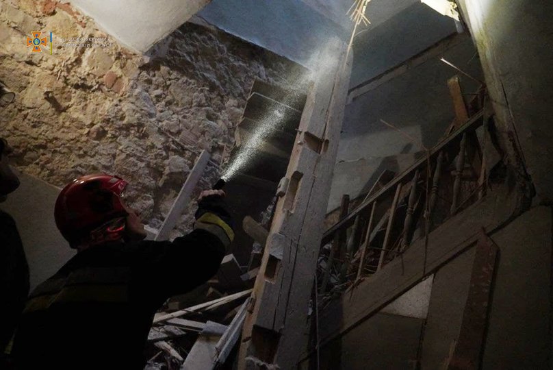 У житловому будинку в центрі Львова обвалилась сходова клітка