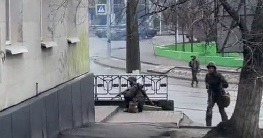 “Хаос і повне беззаконня”: у захопленому Мелітополі окупанти розграбували 11 магазинів “АТБ”