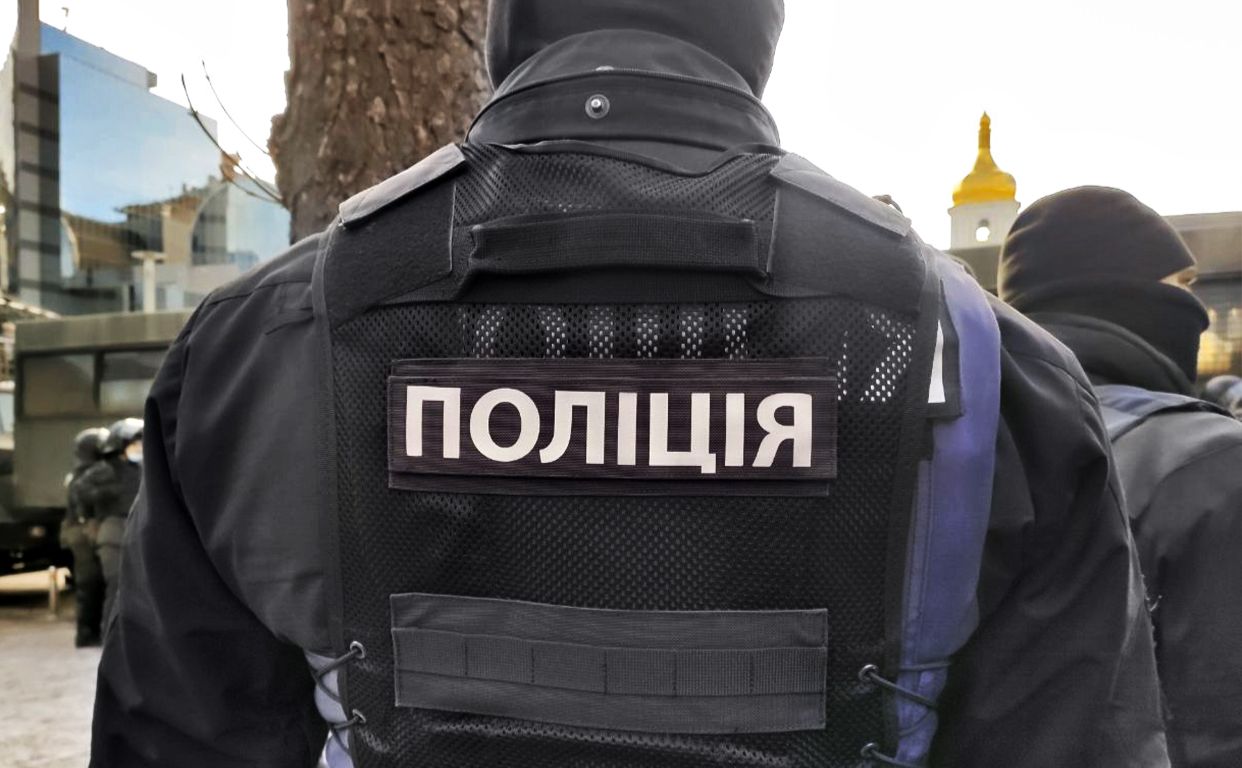 Жінка погрожувала перехожим гранатою у центрі столиці