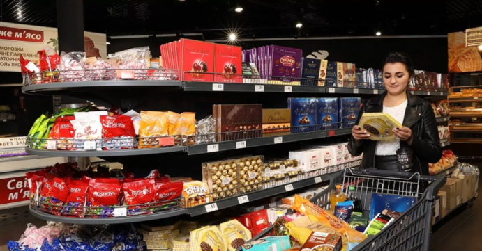 АТБ відмовився від продукції Roshen: з полиць супермаркетів розкуповують останні цукерки